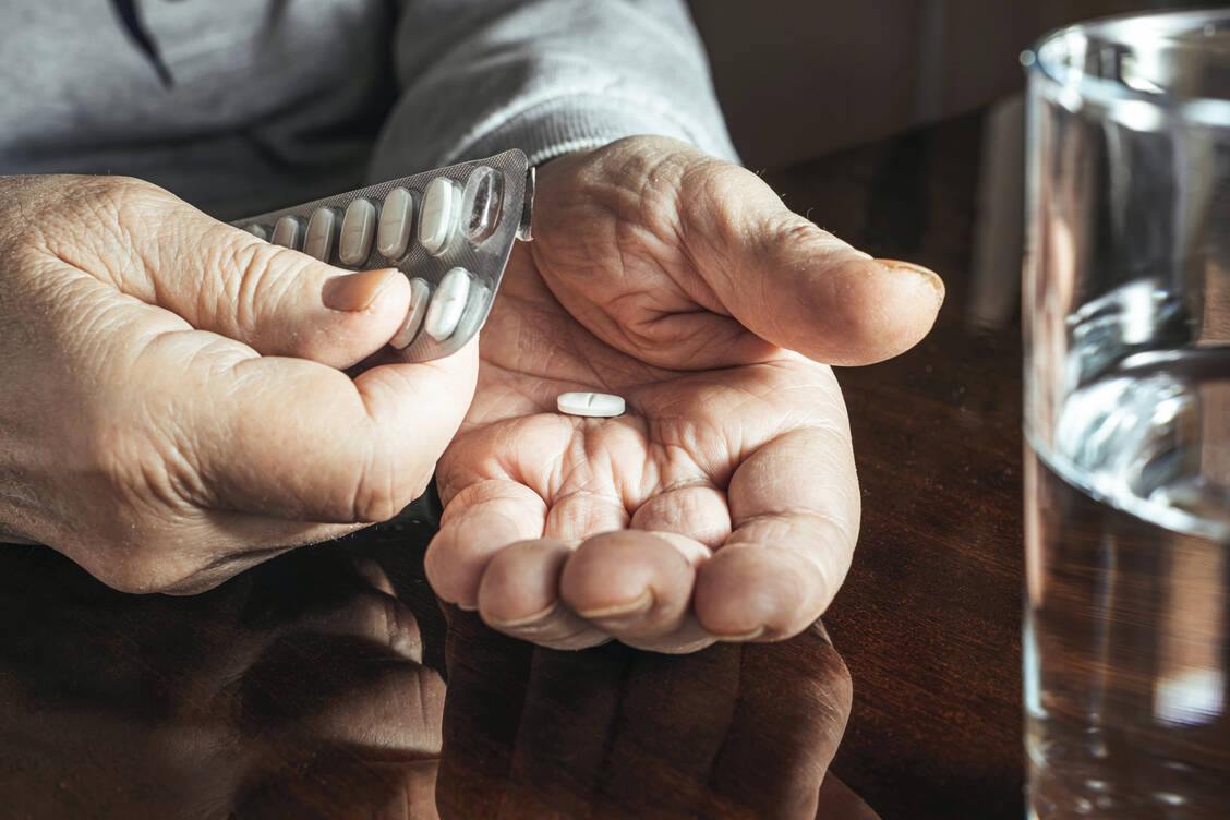 Bei einer akuten unkomplizierten Zystitis können geriatrische Patienten genauso behandelt werden wie jüngere. / © Adobe Stock/TheSupporter