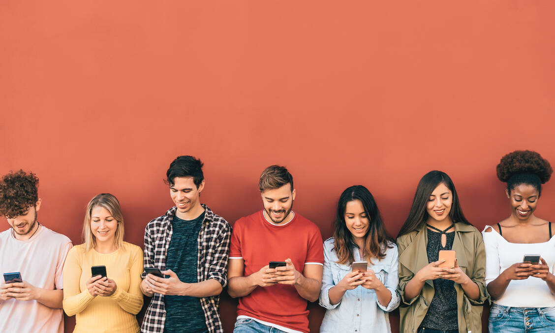Vor allem der technische Fortschritt und das Internet prägen die Genration Z. / Foto: Adobe Stock / Alessandro Biascioli