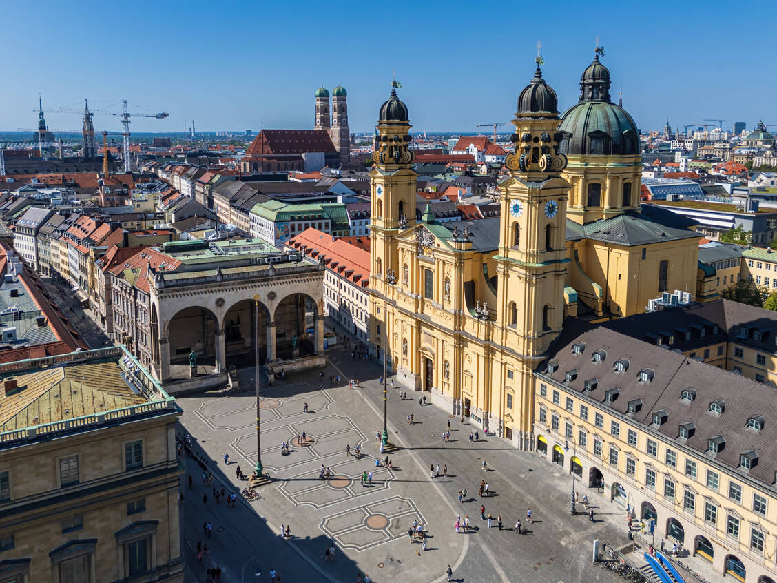 Am 23. März soll auf dem Odeonsplatz protestiert werden.  / © Imago/Christian Offenberg