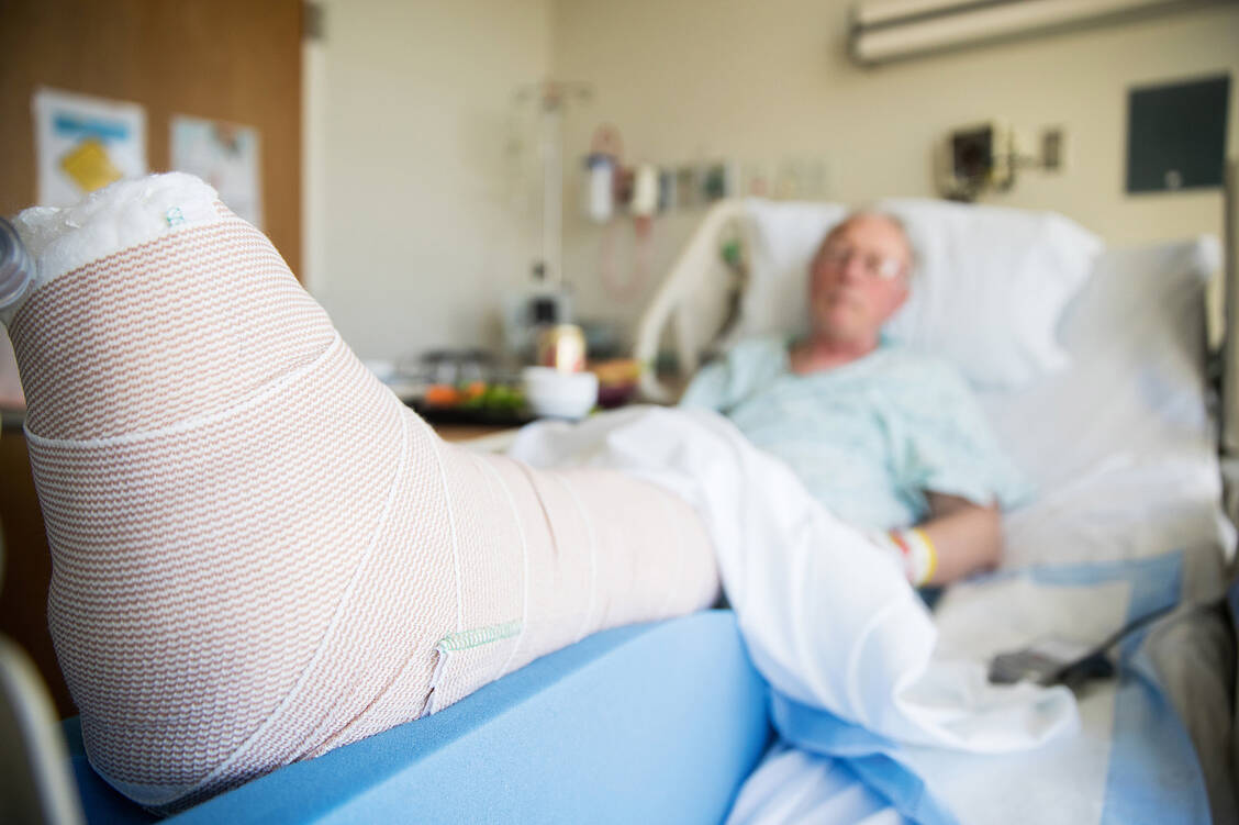 Extrarenale Komplikation: Der gestörte Knochenstoffwechsel erhöht die Bruchgefahr. Foto: Fotolia/Mat Hayward
