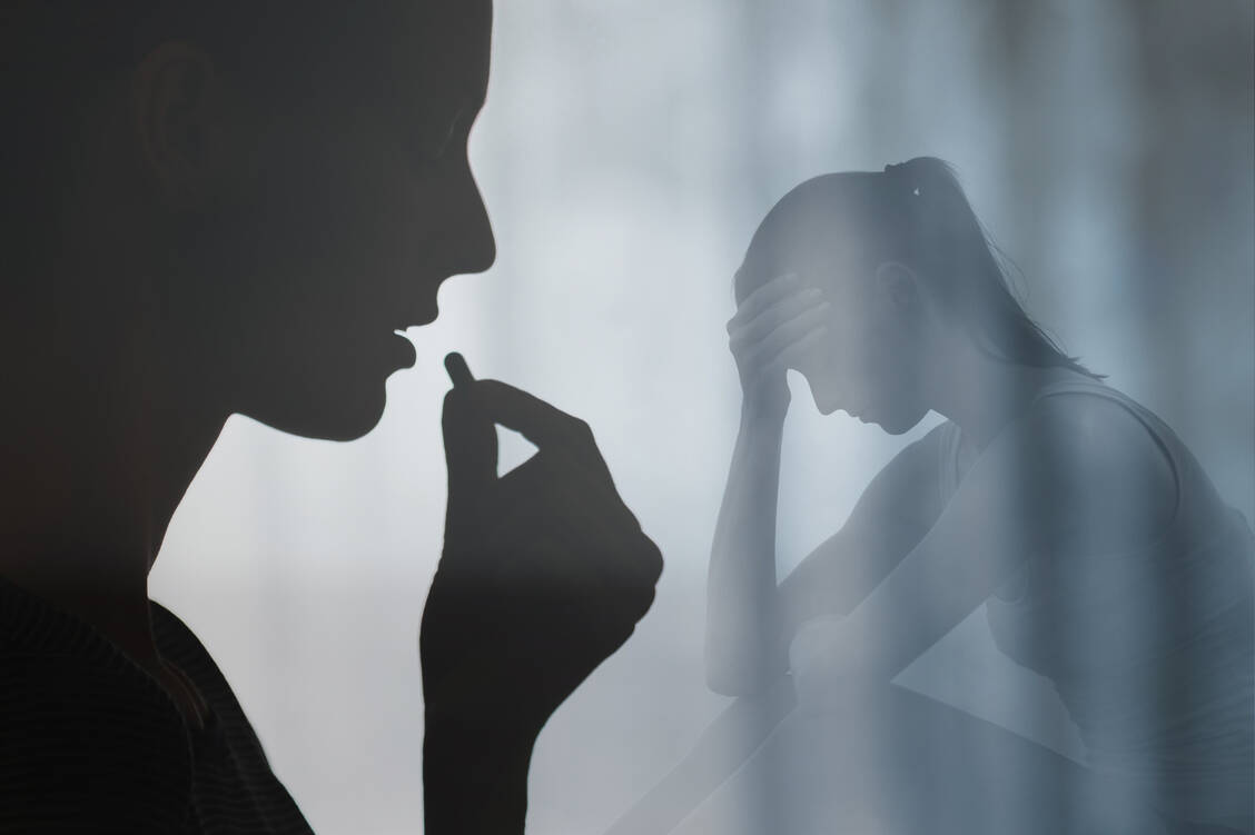 Für Arzneimittelmissbrauch kann es viele Gründe geben. Bei jüngeren Menschen ist es vor allem die Angst vor Versagen oder Prüfungen. / Foto: Adobe Stock/kieferpix