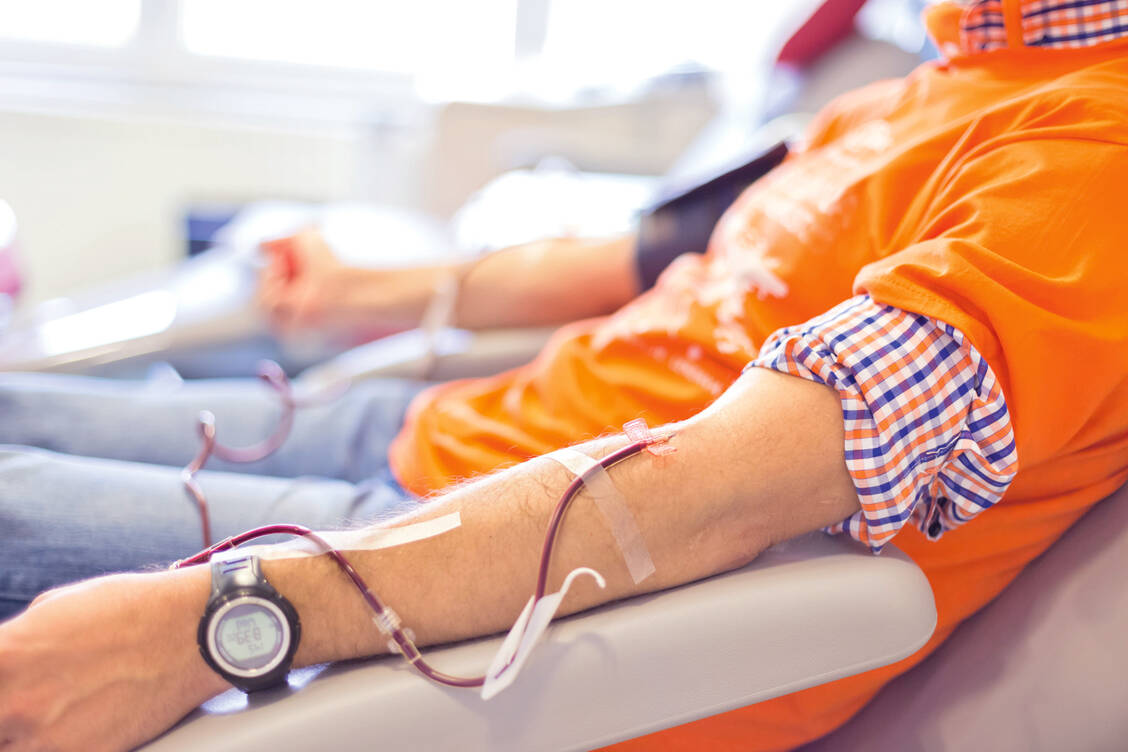 Blutspender sind Lebensretter. Eine Plasmaspende von ehemaligen Covid-19-Patienten könnte noch erkrankten Personen helfen. / Foto: Fotolia/kasto
