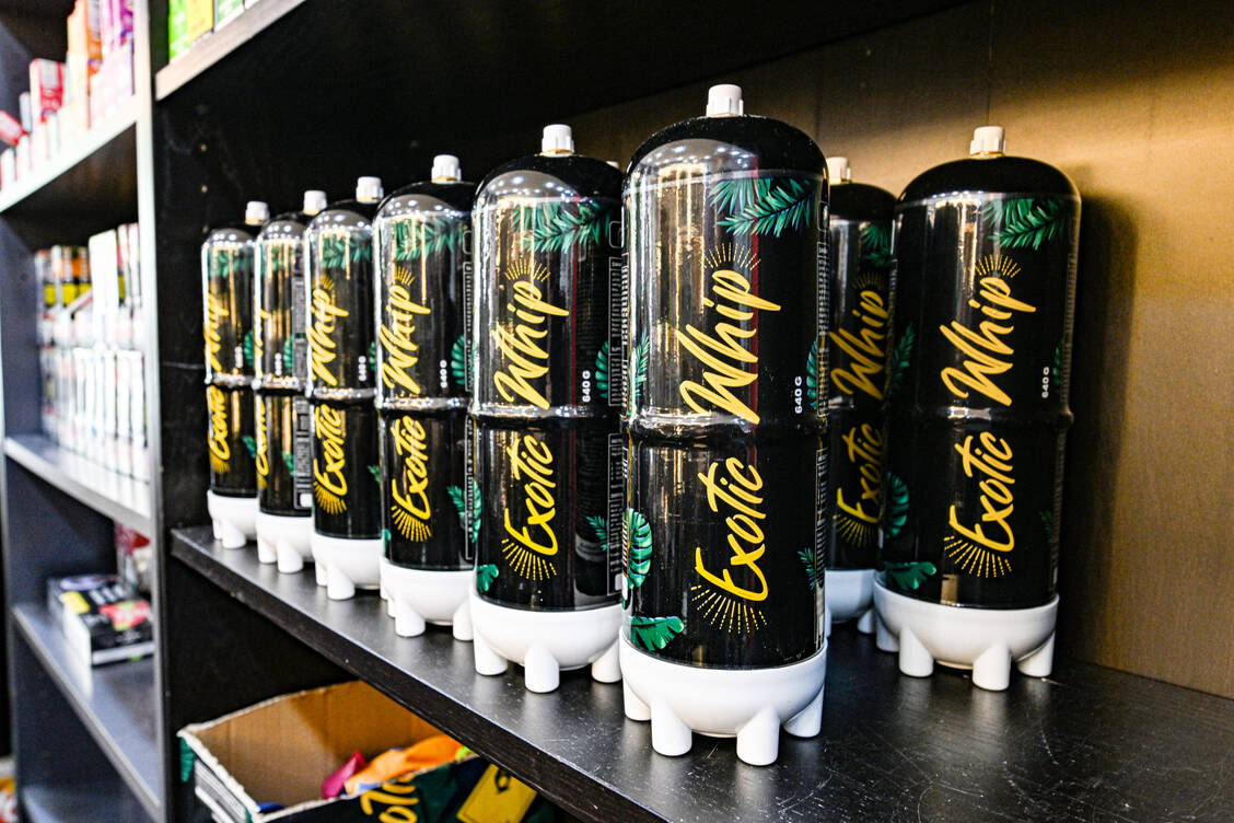 Minderjährige dürfen ab dem 12. April bundesweit kein Lachgas mehr erwerben oder besitzen. / © Imago/Funke Foto Services