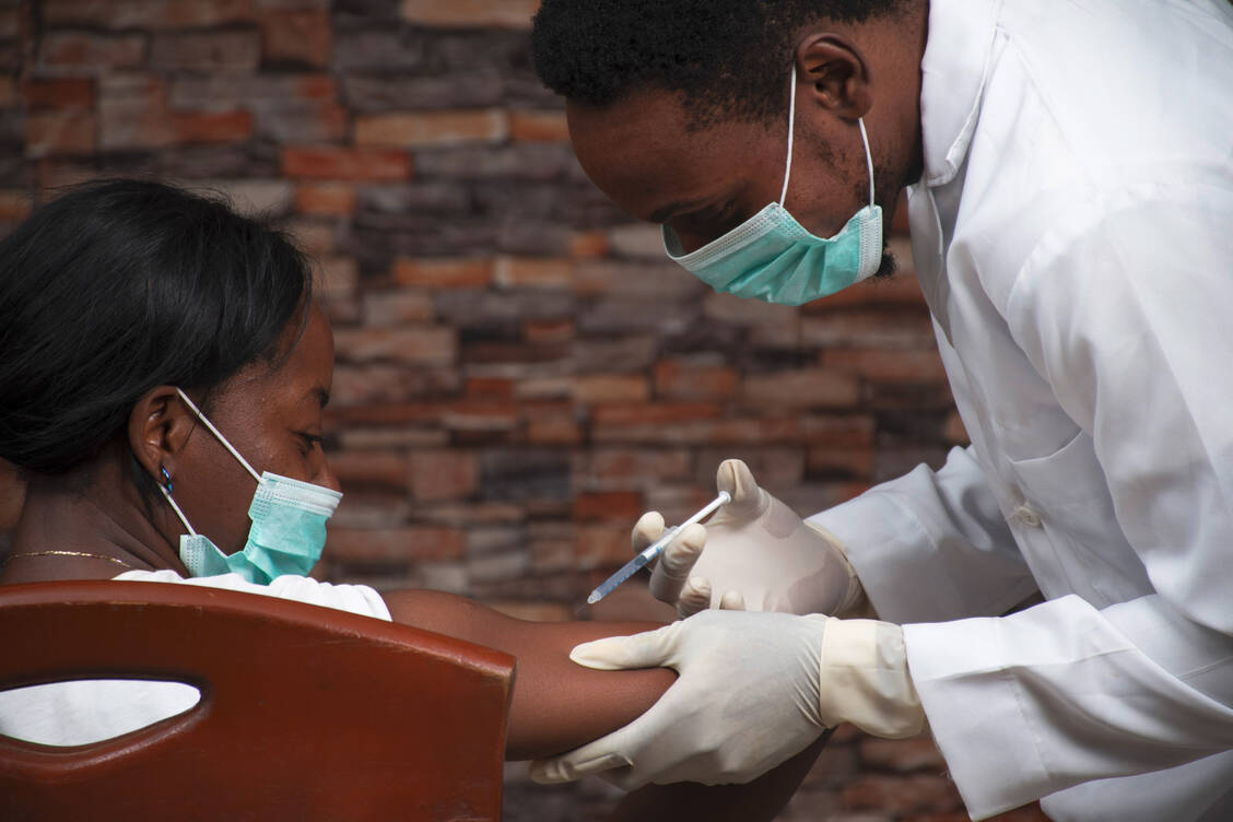 Nach einem wirksamen Impfstoff gegen HIV wird immer noch gesucht. / Foto: Adobe Stock/Confidence