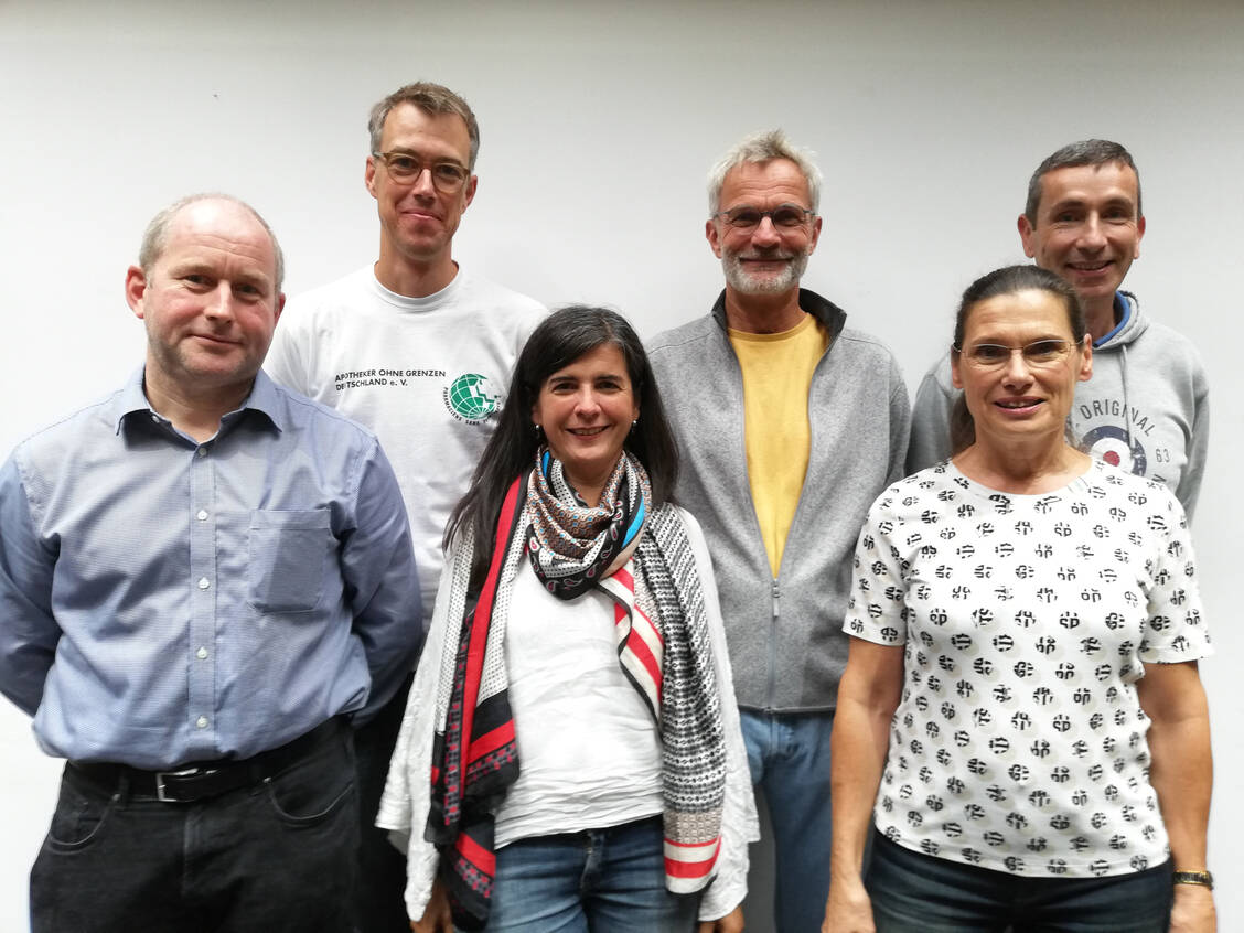 Der neu gewählte Vorstand von Apotheker ohne Grenzen: Christian Splett, 1. Vorsitzender Jochen Wenzel, 2. Vorsitzende Claudia Dirksen, Schatzmeister Dr. Ralph Bültmann, Petra Isenhuth und Andreas Portugal (v.l.n.r.). Auf dem Bild fehlt Vorstandsmitglied Christine Kornblum. / Foto: Apotheker ohne Grenzen