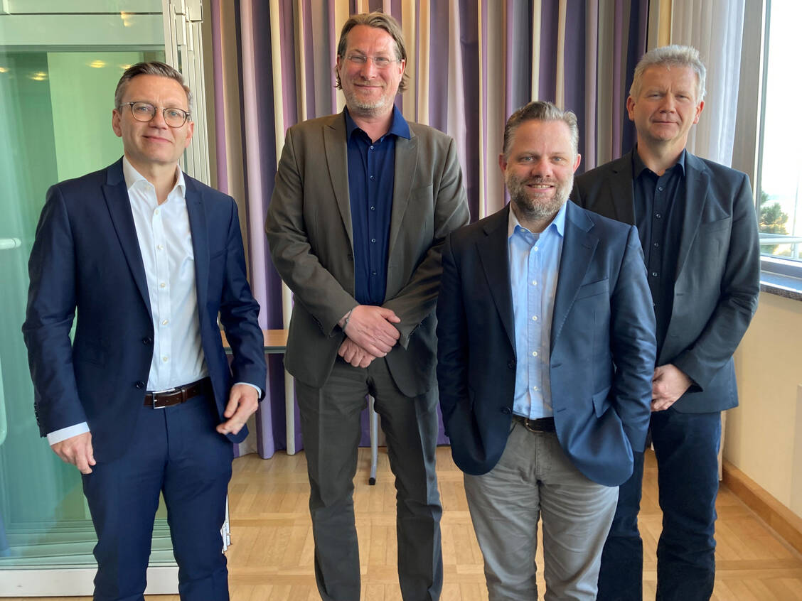 Informierten beim Wirtschaftsseminar des AVMV in Warnemünde (von links): Sebastian Schwintek von der Treuhand Hannover, AVMV-Geschäftsführer Carsten Pelzer, Torsten Bathmann vom vfa, AVMV-Vorsitzender Axel Pudimat. / Foto: PZ/Orth