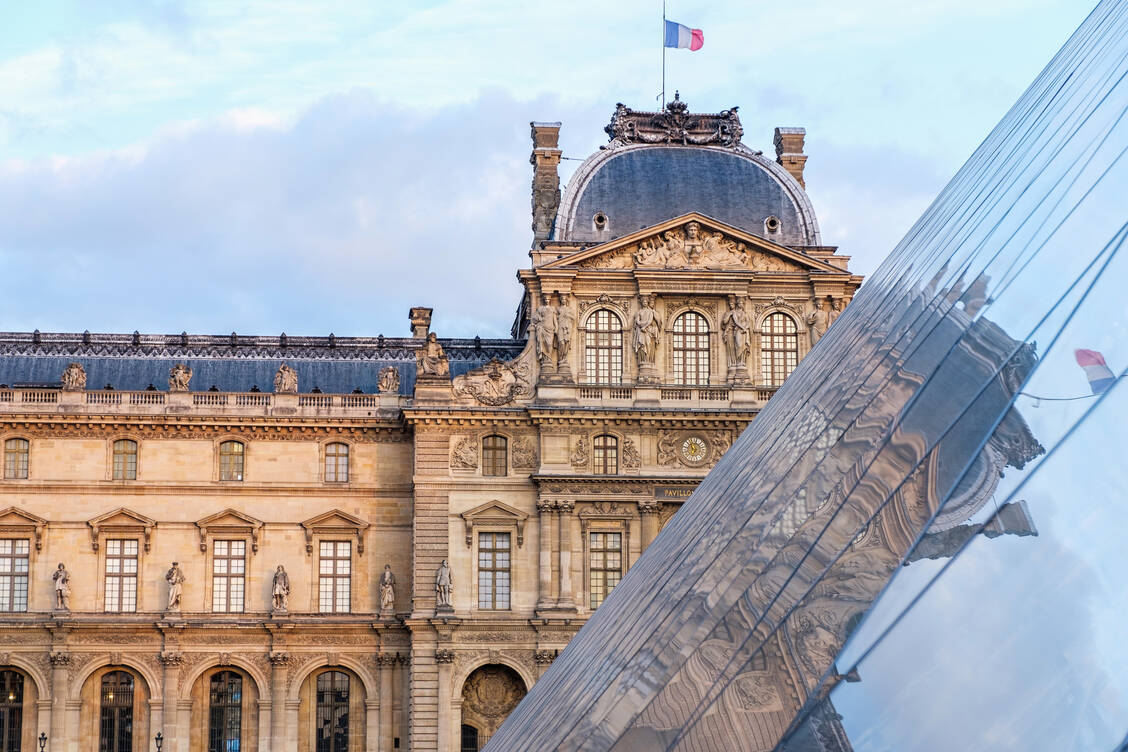 Nach namhaften Museen in den USA hat nun auch der Pariser Louvre angekündigt, keine Spenden mehr von der Eigentümerfamilie von Purdue Pharma anzunehmen. / Foto: Adobe Stock/frimufilms