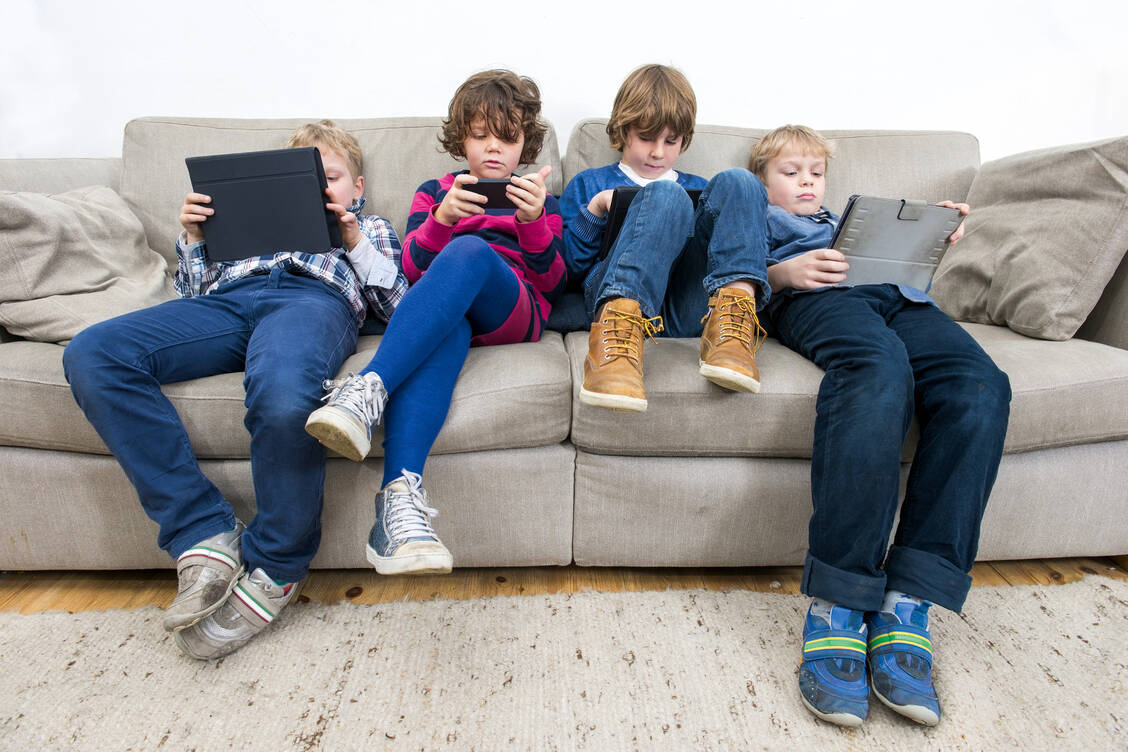 Im Grundschulalter sollten Kinder nicht länger als 45 Minuten pro Tag  moderne Medien nutzen, empfehlen Fachgesellschaften.  / Foto: Fotolia/Corepics