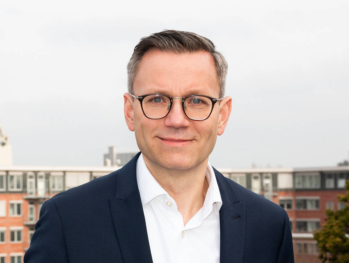 Der Generalbevollmächtigte der Treuhand Hannover, Sebastian Schwintek, analysiert die Ergebnisse der AG Gesundheit für Apotheken. / © Treuhand Hannover