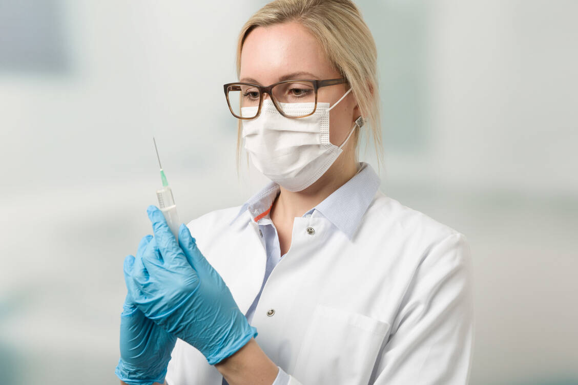Die ganze Welt wartet auf einen Impfstoff gegen das Coronavirus. Im Zuge einer gerechteren Verteilung formt Bundesgesundheitsminister Jens Spahn nun eine europäische Allianz. / Foto: Adobe Stock/StudioLaMagica