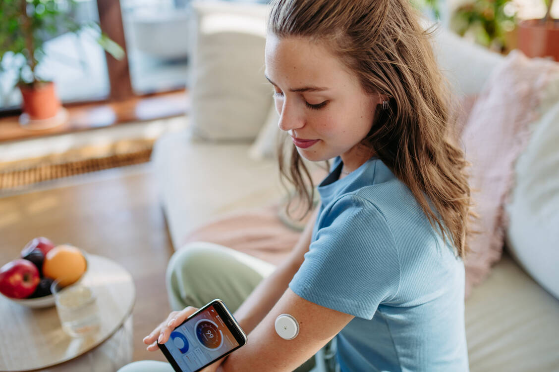 Auch manche Menschen ohne Diabetes interessieren sich inzwischen für ihren Blutzuckerspiegel –aus verschiedenen Gründen. / © Adobe Stock/Halfpoint