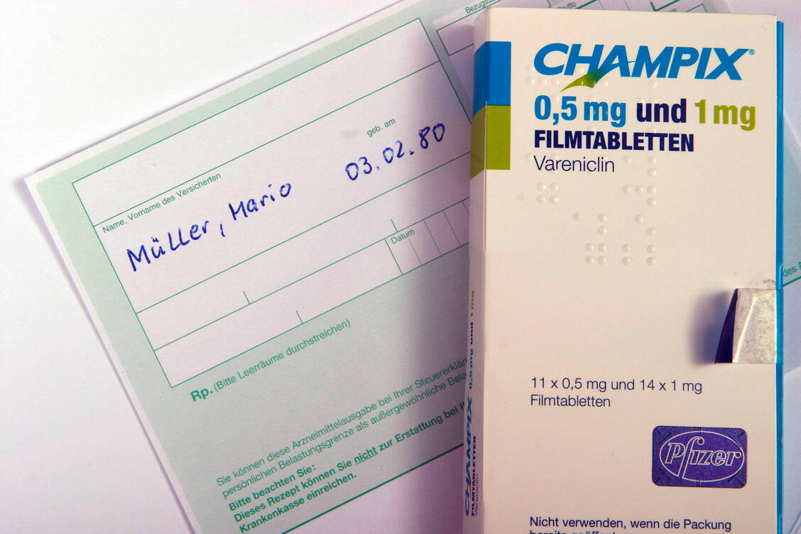Bislang konnten Mittel zur Raucherentwöhnung lediglich privat verordnet oder als OTC-Arzneimittel abgegeben werden. Das könnte sich bald ändern. / Foto: Imago Images/Suedraumfoto