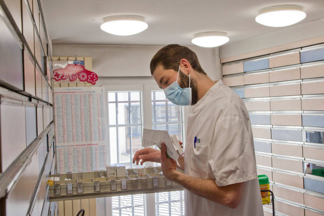 Das Bundesgesundheitsministerium will die während der Coronavirus-Pandemie eingeführten Sonderregelungen bis Ostern 2023 beibehalten. / Foto: imago images/Andia