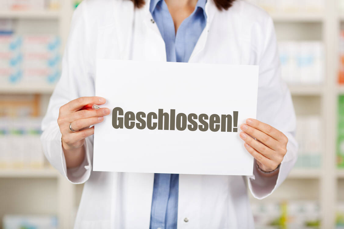 In Schleswig-Holstein, Hamburg, Brandenburg und im Saarland schließen heute die Apotheken ab 12 Uhr.  / Foto: Adobe Stock/contrastwerkstatt