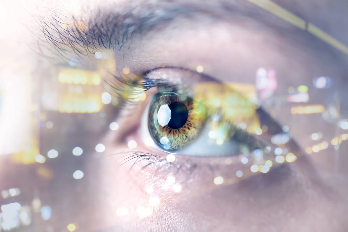 Verschwommenes Sehen gehört zu den Leitsymptomen einer CMV-Retinitis, also einer Entzündung der Netzhaut infolge einer CMV-Infektion. / Foto: Adobe Stock/Pixel-Shot