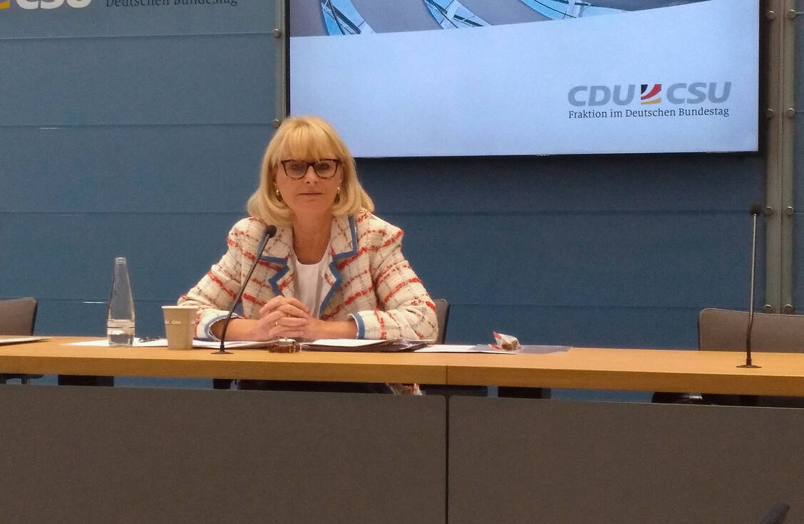Karin Maag betonte, sie wolle hierzulande möglichst bald wieder gleichlange Spieße im Rx-Markt herstellen. / Foto: Evans