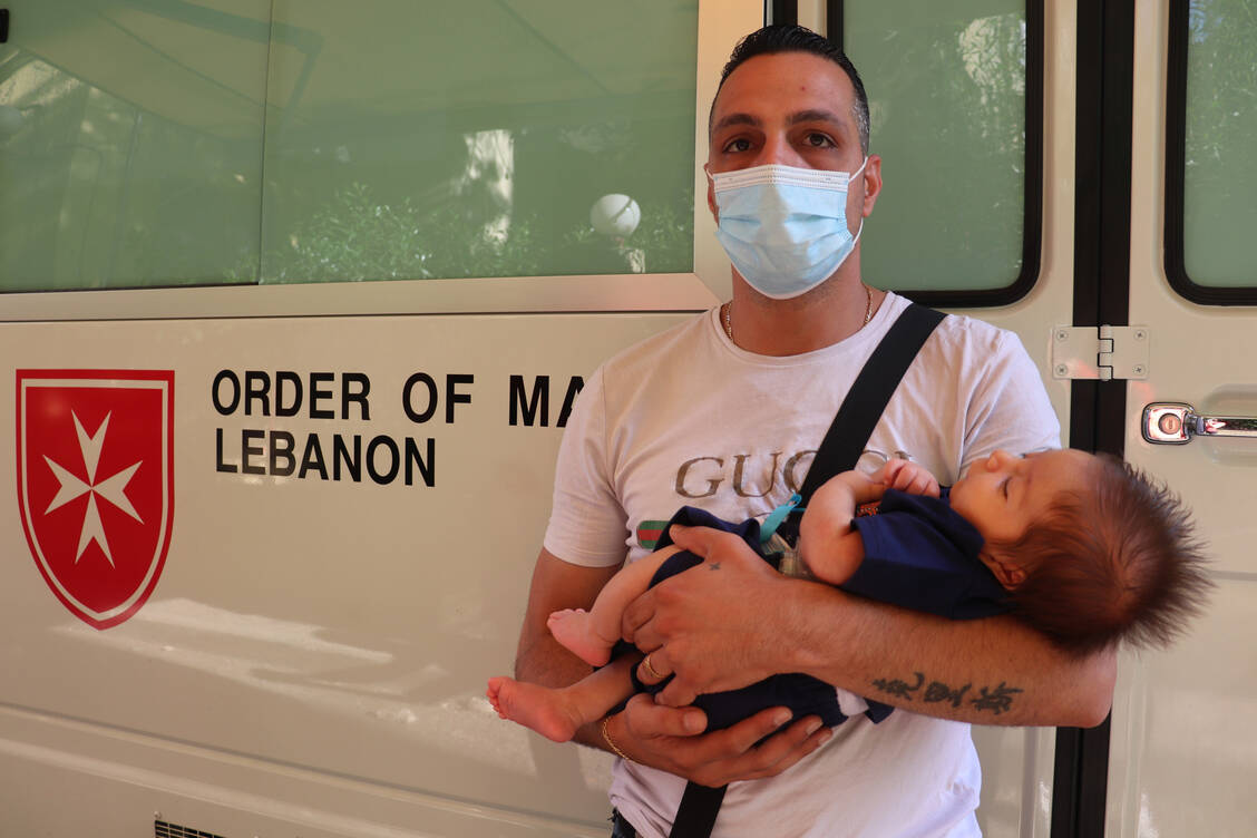Mit mobilen Klinikbussen konnte Malteser International sehr rasch die Hilfe für verletzte Menschen in Beirut starten. / Foto: Malteser International/Sina Schweikle