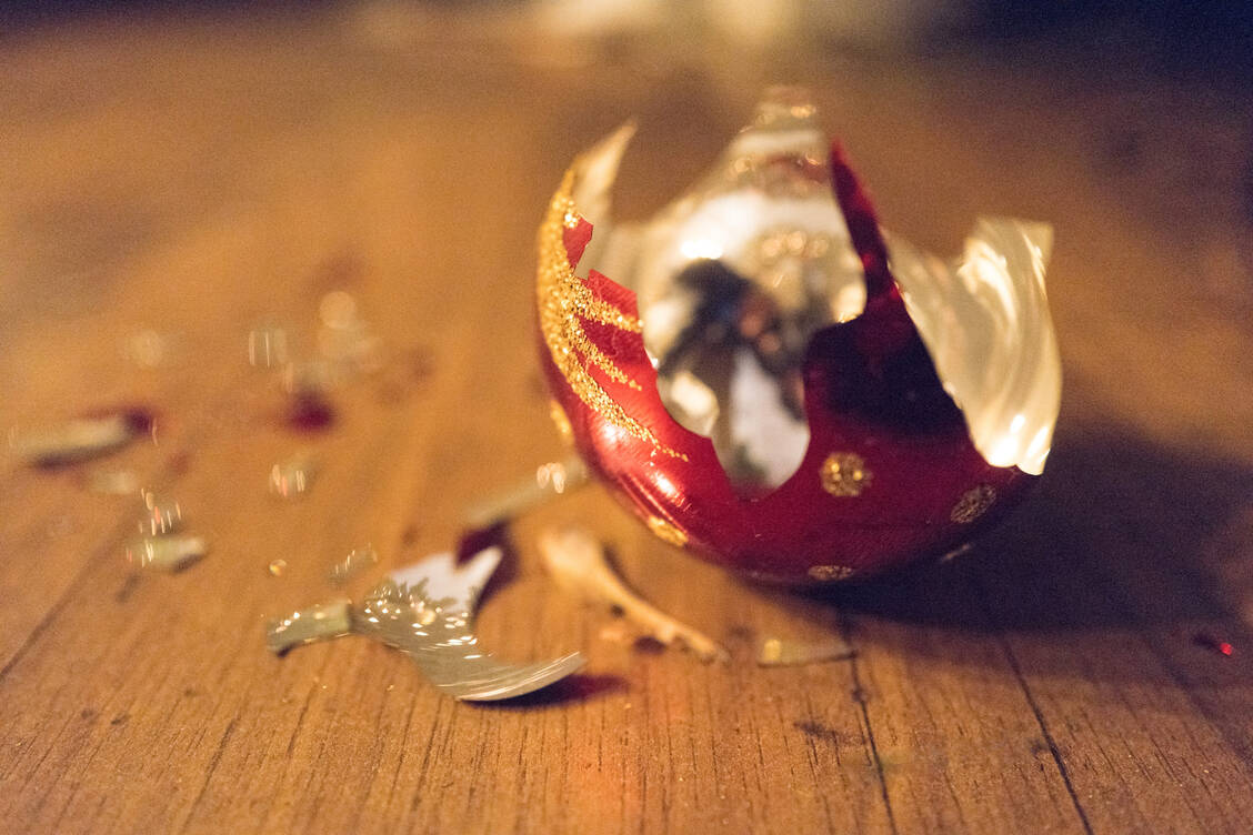 «Weihnachten verbinden wir immer noch mit der stillen, heiligen Nacht, mit roten Bäckchen und Pfefferkuchen, und alle haben sich lieb», sagt die Psychologin Christine Backhaus. Die Realität sieht oft anders aus. / Foto: Getty Images/Christina Reichl Photography