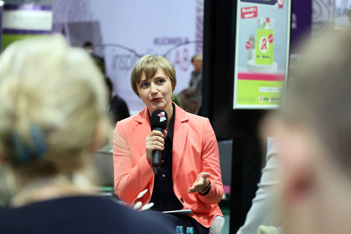 PZ-Redakteurin Daniela Hüttemann moderierte die Diskussionsrunde. / © PZ/Alois Müller