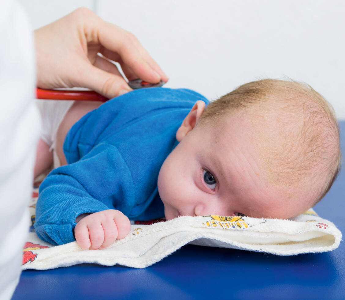Mit dem Gentherapeutikum Zolgensma werden Kinder, die unter einer spinalen Muskelatrophie (SMA) leiden, therapiert. Jedes Jahr kommen bis 600 Säuglinge mit SMA auf die Welt. / Foto: Fotolia/Picture-Factory