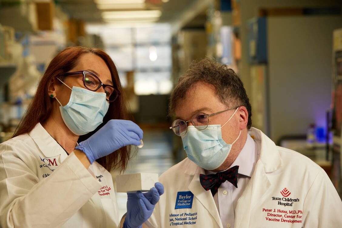 Dr. Peter J. Hotez und Dr. Maria Elena Bottazzi leiten gemeinsam das Texas Children's Center for Vaccine Development und haben den Corona-Spaltimpfstoff Corbevax entwickelt. / Foto: Texas Children's Hospital/Max Trautner