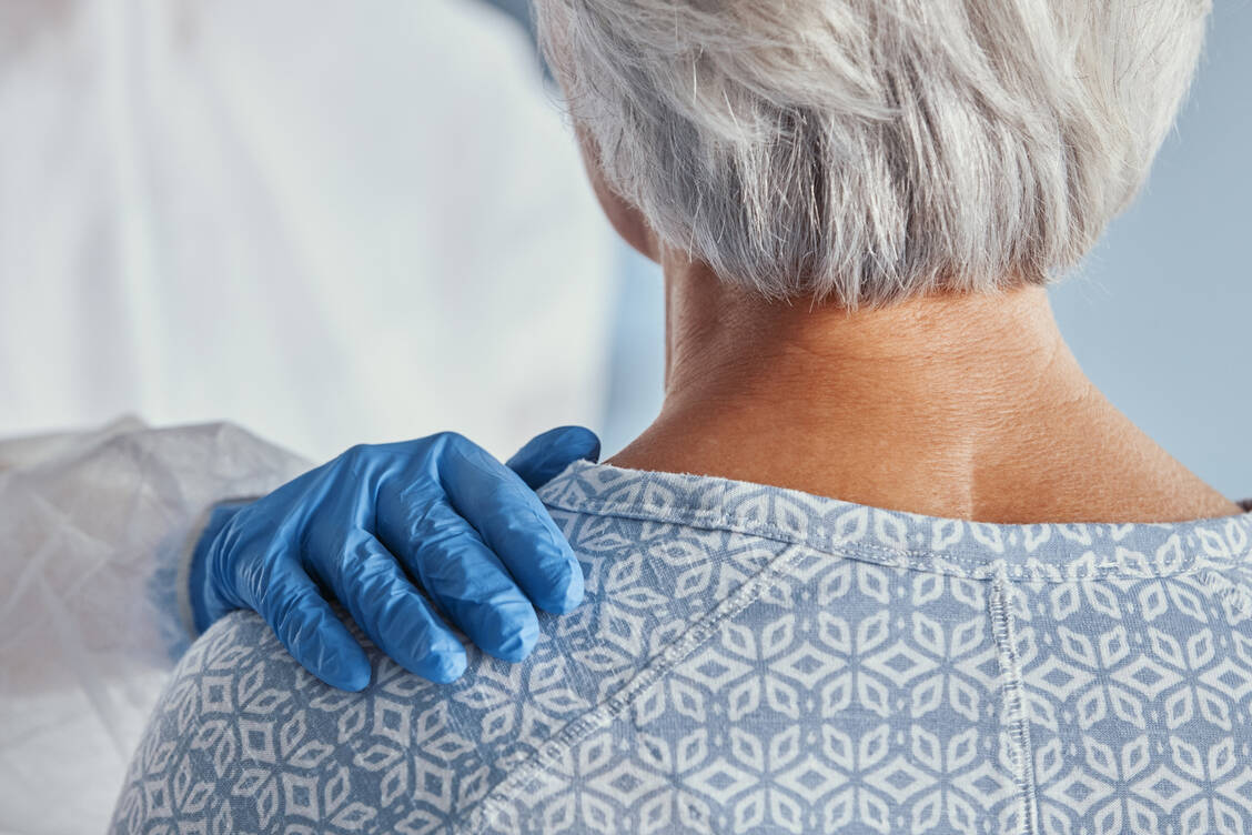 Onkologen raten, die empfohlenen Krebsvorsorgeuntersuchungen auch in Corona-Zeiten nicht ausfallen zu lassen oder zu verschieben. / Foto: Getty Images/Marco VDM