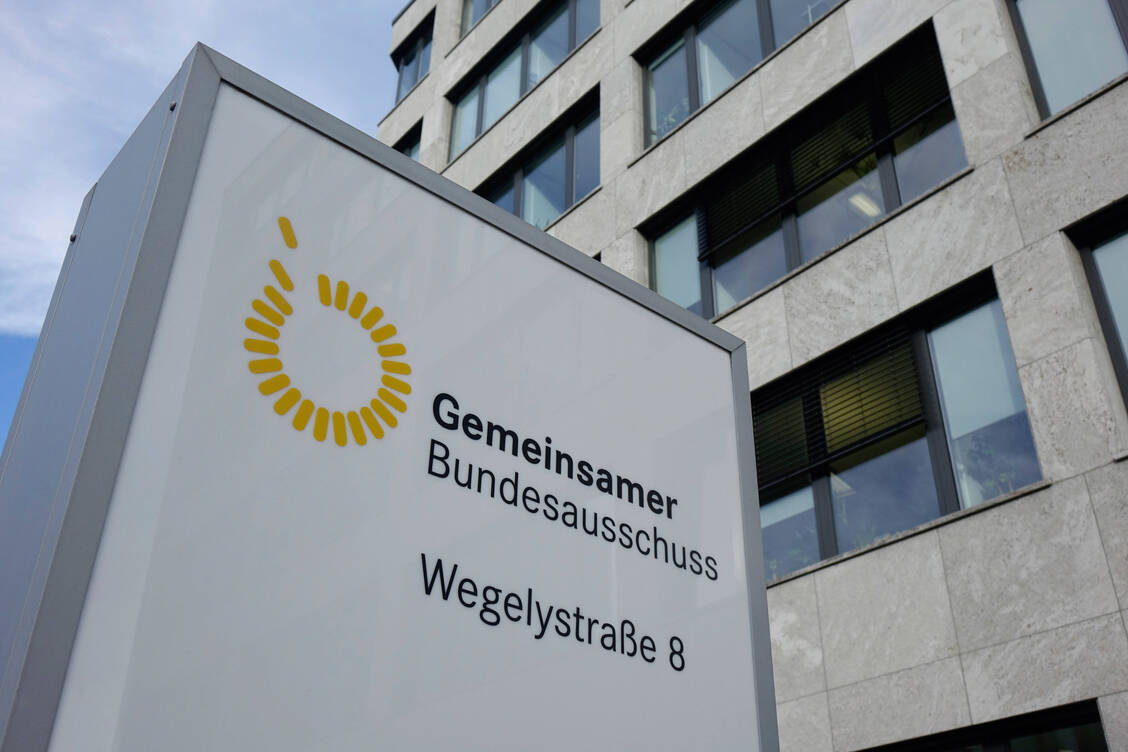 Der Gemeinsame Bundesausschuss (G-BA) hatte im April 2022 die Einleitung eines Stellungnahmeverfahrens zur Änderung der Arzneimittel-Richtlinie beschlossen.  / Foto: imago/Steinach