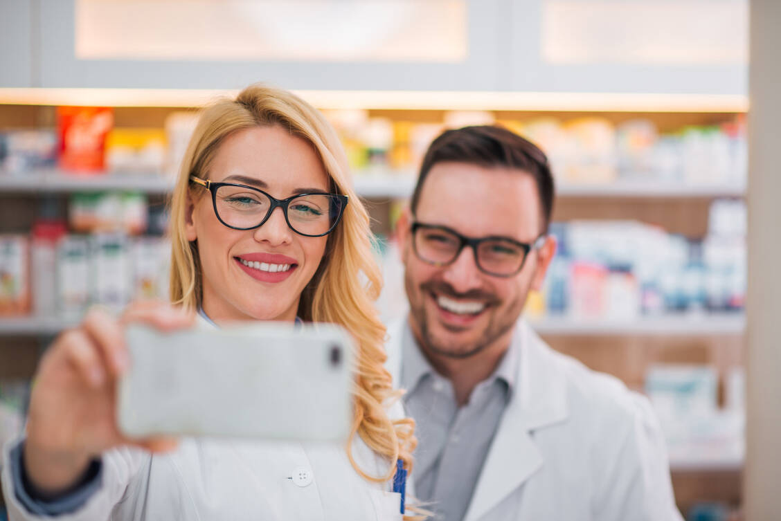 Die ABDA freut sich mit Blick auf die geplante Änderungen an der PTA-Ausbildungs- und Prüfungsverordnung vor allem darüber, dass digitale Lernformate möglich sein werden. / Foto: Adobe Stock/bnenin