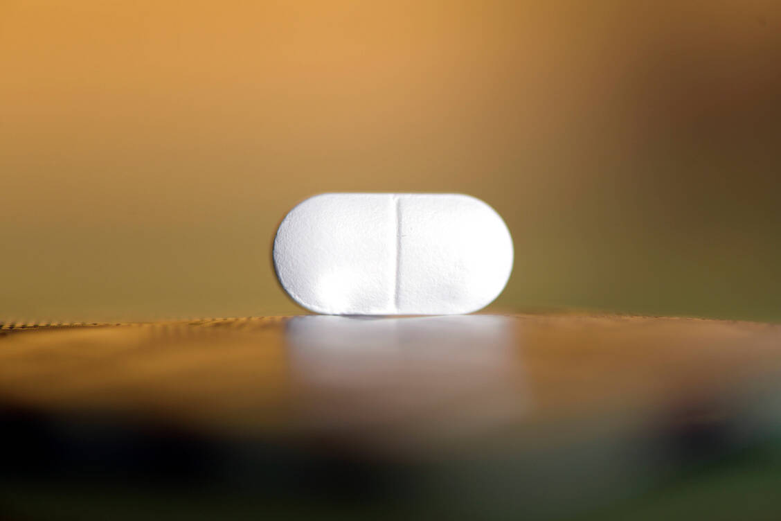 Weil die Corona-Infektionszahlen in China in die Höhe geschossen sind, beansprucht das Land wichtige Arzneimittel derzeit erst einmal für sich selbst, weshalb die Behörden beschlossen haben, die Ausfuhr von Ibuprofen und Paracetamol zunächst einzustellen.  / Foto: imago images/MiS