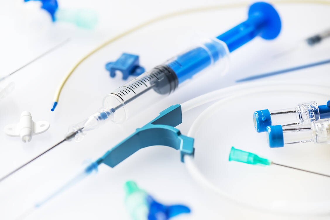 Die EU-Kommission will Engpässe vermeiden und hat nun einen Vorschlag für eine Änderung der EU-Medizinprodukteverordnung angenommen. Vorgesehen sind längere Fristen für die Zertifizierung.  / Foto: AdobeStock/pirke