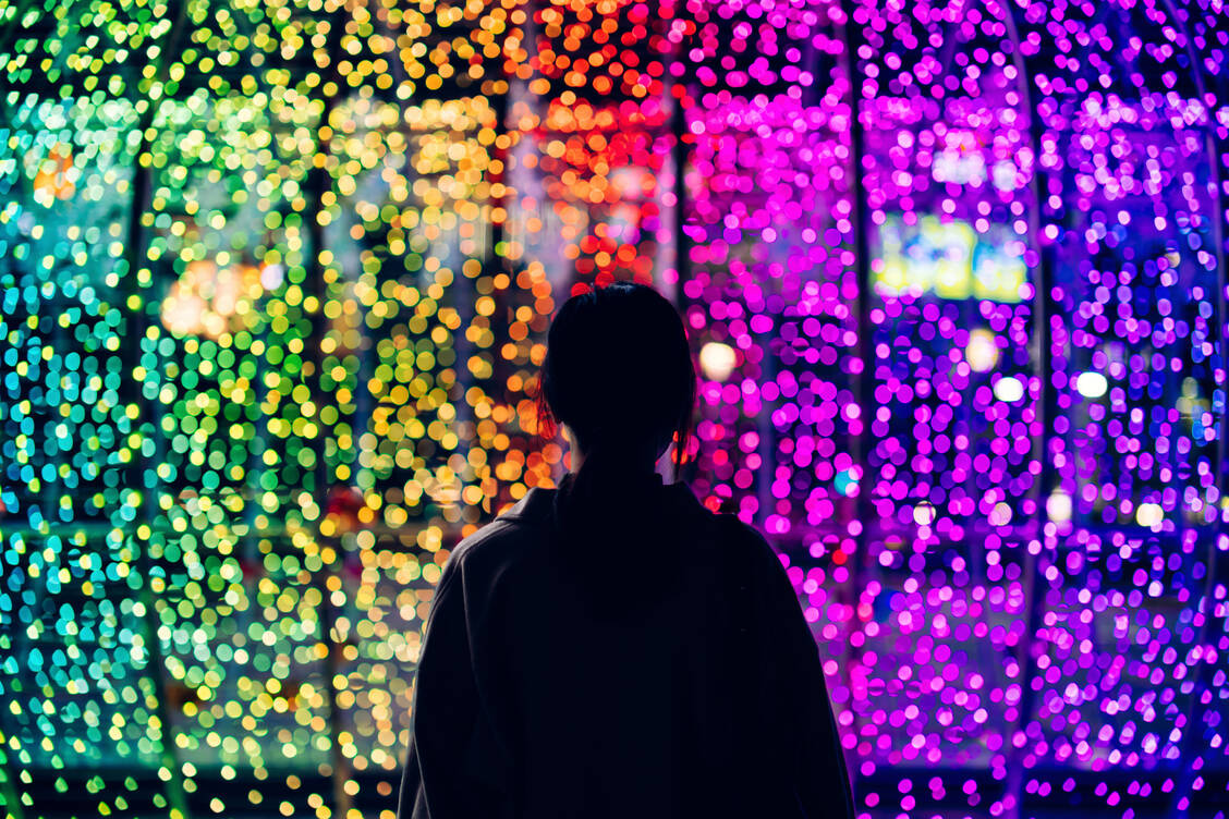 Quantenpunkte werden unter anderem in modernen Bildschirmen, LED-Lampen und auch in der Tumor-Chirurgie verwendet. / Foto: Getty Images/d3sign/Yiu Yu Hoi