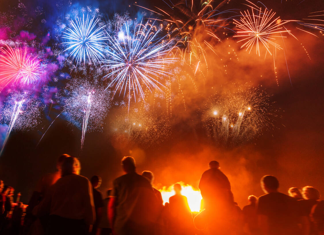 Nach Schätzung des Umweltbundesamts macht das Silvester-Feuerwerk  rund 2 Prozent der insgesamt im Jahr freigesetzten Feinstaubmenge in Deutschland aus. / Foto: Getty Images/Nikada