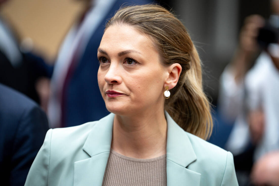 Bayerns Gesundheitsministerin Judith Gerlach (CSU) ruft zur rechtzeitigen Grippeschutzimpfung auf. / © IMAGO/Political-Moments