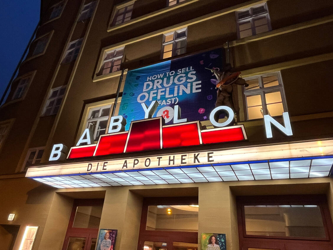 Im Kino Babylon in Berlin wurde am 27. Februar 2024 die komplette Mini-Serie »Die Apotheke« präsentiert. / Foto: PZ