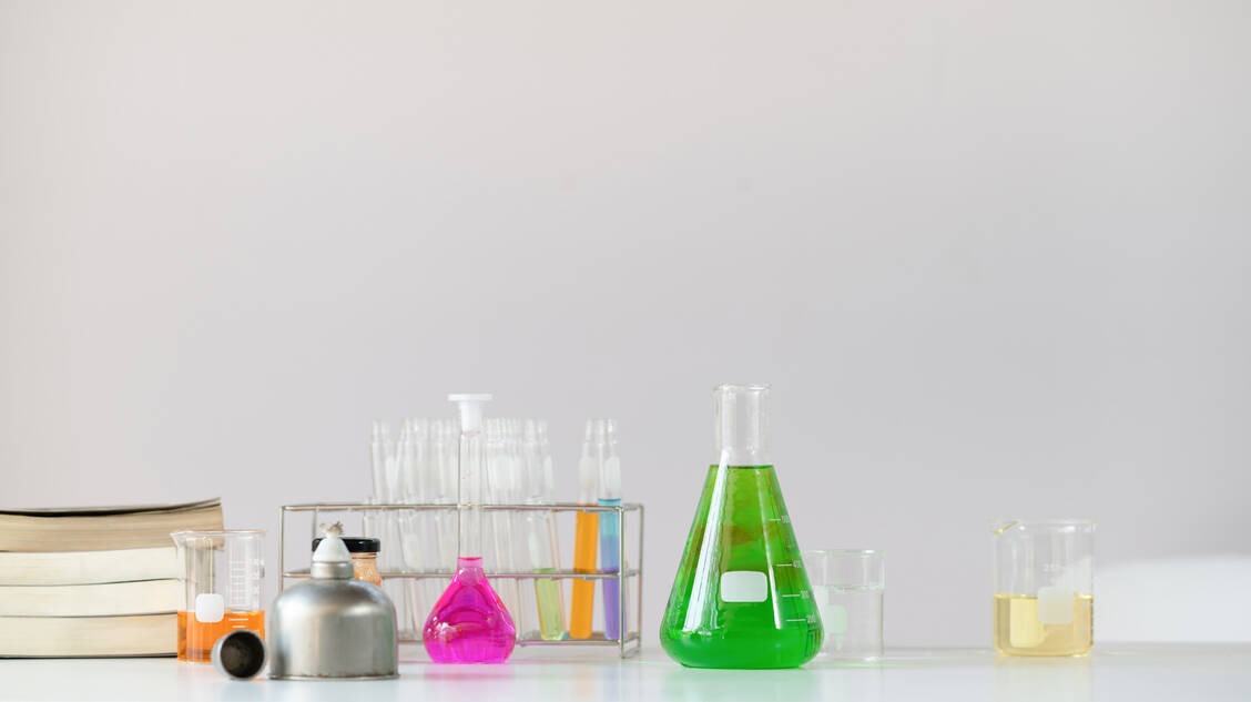 Chemie macht einen großen Bereich des Pharmaziestudiums aus.  / Foto: Adobe Stock/sodawhiskey
