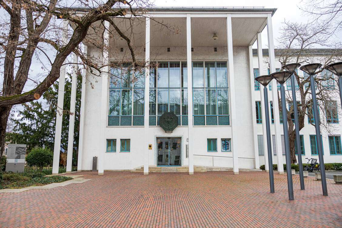 Der Bundesrechnungshof mit Sitz in Bonn prüft die Wirtschaftlichkeit des Bundes. Nun hat er das Bundesministerium für Gesundheit scharf kritisiert. / Foto: Imago Images/Marc John