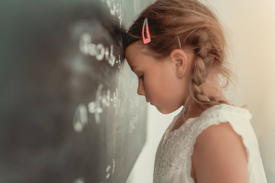 Methylphenidat steigert die Konzentrations- und Leistungsfähigkeit, was Kindern mit ADHS vor allem in der Schule helfen soll.  / Foto: Adobe Stock/detailblick-foto