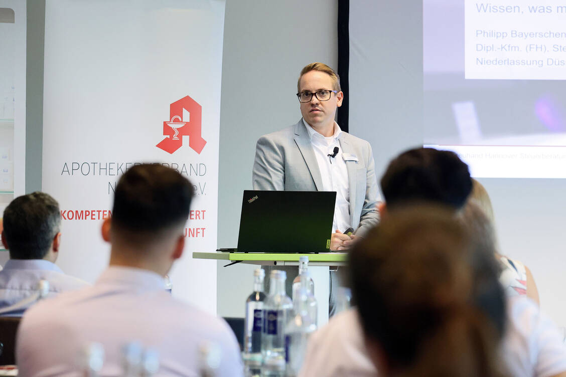 Philipp Bayerschen ist Steuerberater und hat bereits viele Apotheken während der Existenzgründung und darüber hinaus begleitet. / Foto: AVNR/Alois Müller
