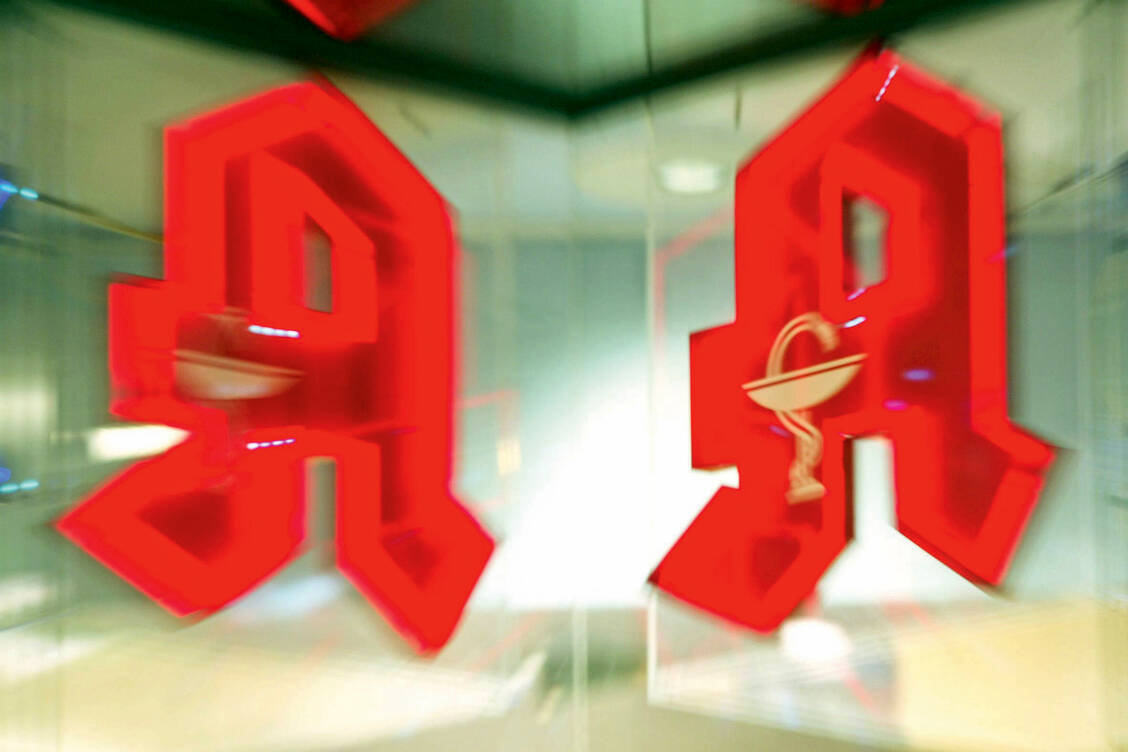 Immer mehr Apotheken schließen. Nur der Trend zur Filialapotheke geht nach oben.  / Foto: Imago/Contrast/Streubel