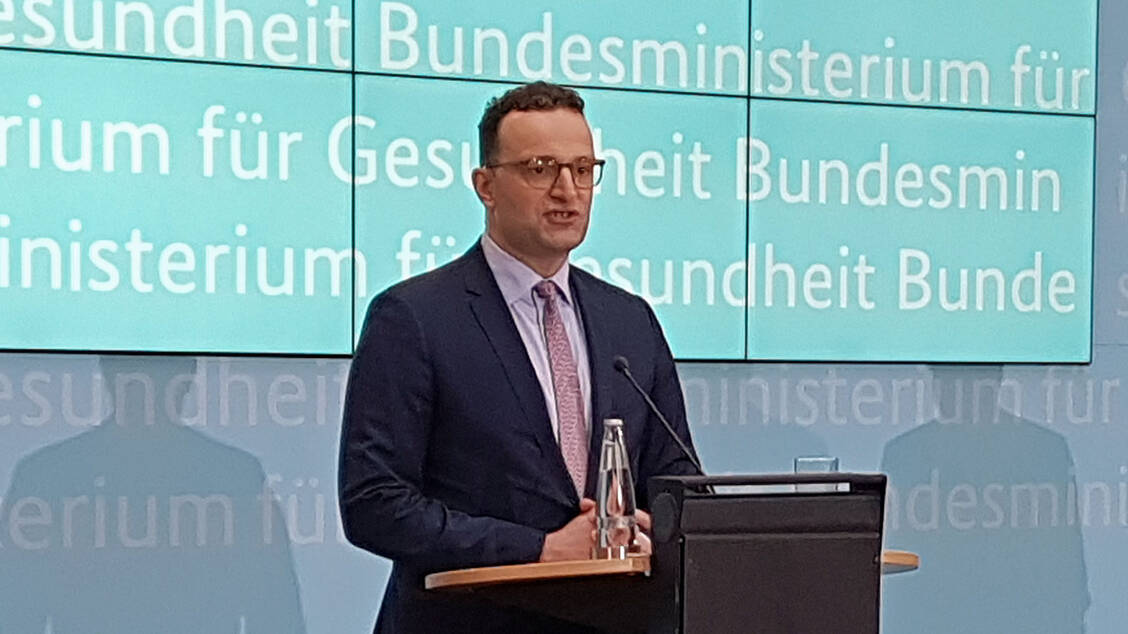 Spahn verspricht sich vom PDSG einen Mehrwert für die Patienten, denn „Digitalisierung verfolgt keinen Selbstzweck“, betonte er heute in Berlin. / Foto: PZ/Evans