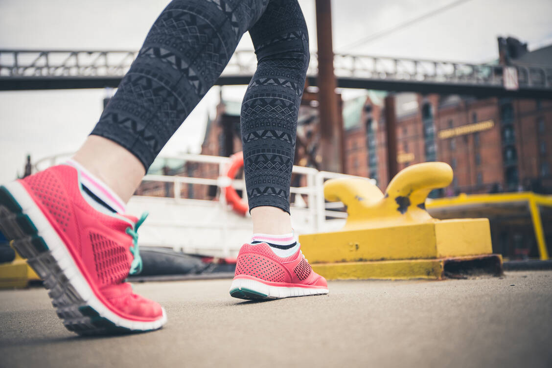 Ob an Elbe, Alster oder im Stadtpark: Jogger gehören zum Hamburger Stadtbild. Die Hansestadt ist das Bundesland mit den wenigsten herzkranken und insgesamt gesündesten Bürgerinnen und Bürgern. / Foto: Adobe Stock/ajlatan