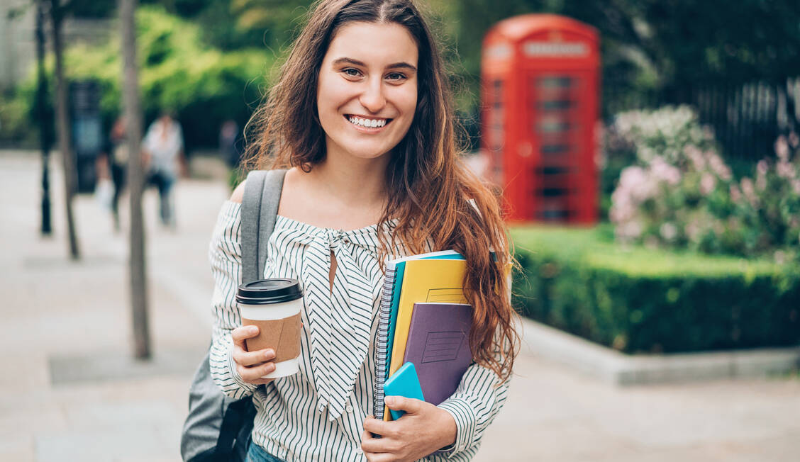 Fernweh? Mit dem Student Exchange Programme können Pharmaziestudierende betreute Praktika im Ausland absolvieren. / Foto: Getty Images/pixelfit