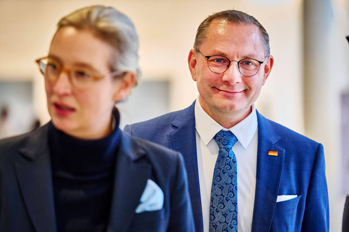 Die AfD-Spitze Alice Weidel und Tino Chrupalla weiß in der Gesundheitsversorgung, was sie nicht will. / © IMAGO/Mike Schmidt