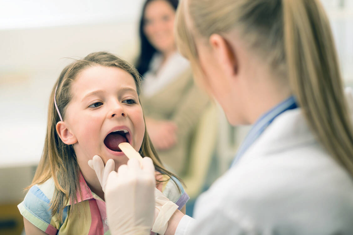 Schätzungsweise 2,1 Millionen Menschen waren seit dem Herbst wegen des Verdachts auf Grippe beim Haus- oder Kinderarzt. / Foto: Fotolia/CandyBox Images