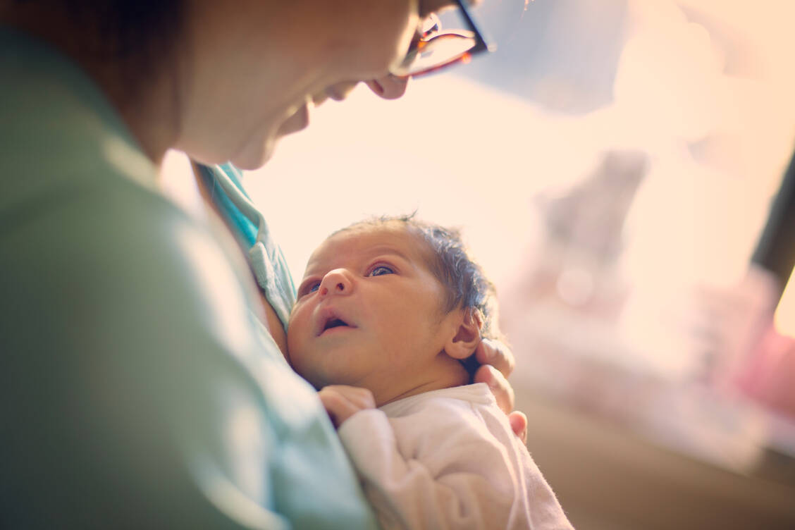 84 Prozent der Neugeborenen wurden in Luxemburg seit dem Herbst gegen RSV immunisiert. Gleichzeitig sank die Zahl der RSV-bezogenen Krankenhauseinweisungen bei Kindern unter sechs Monaten deutlich im Vergleich zum Vorjahreszeitraum. / Foto: Getty Images/Mayte Torres