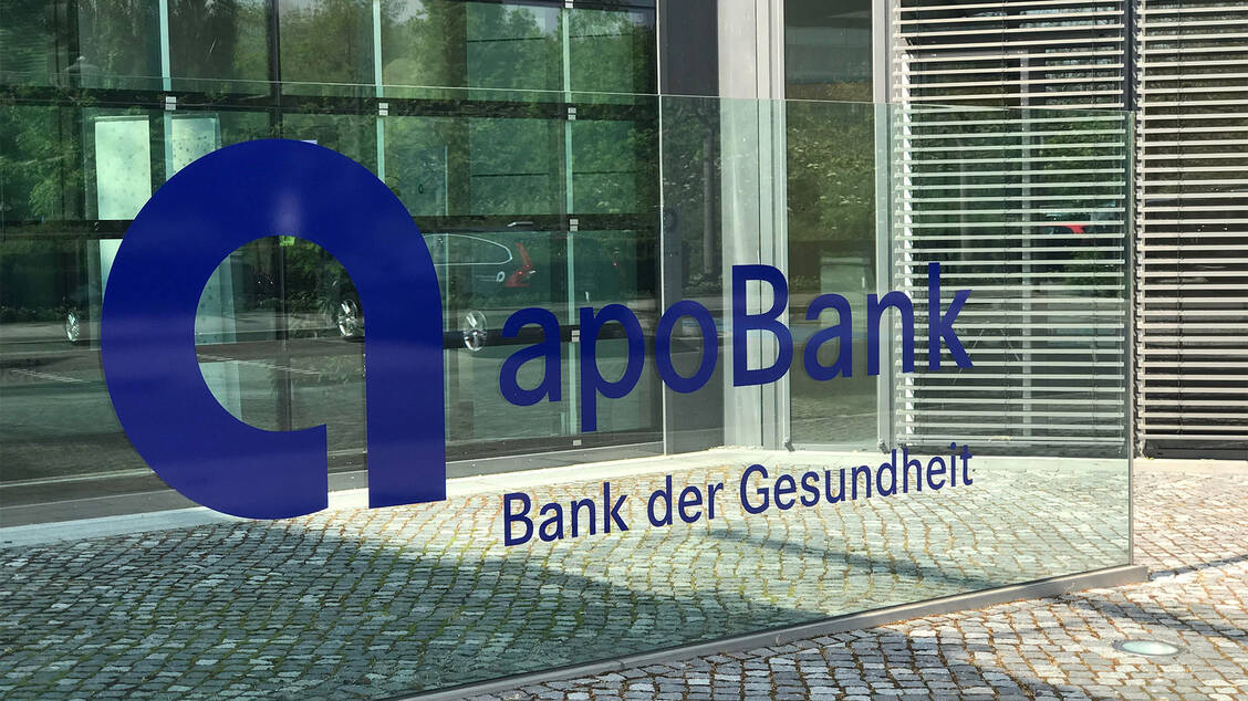 Das Düsseldorfer Bankhaus will sich im Abrechnungsmarkt breiter aufstellen. / © Apobank