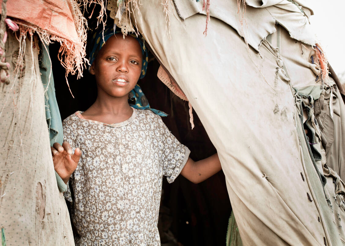 In Somalia und andere afrikanischen Ländern werden immer noch jedes Jahr hunderttausende Mädchen in jungen Jahren im Genitalbereich verstümmelt. / Foto: Getty Images/ranplett