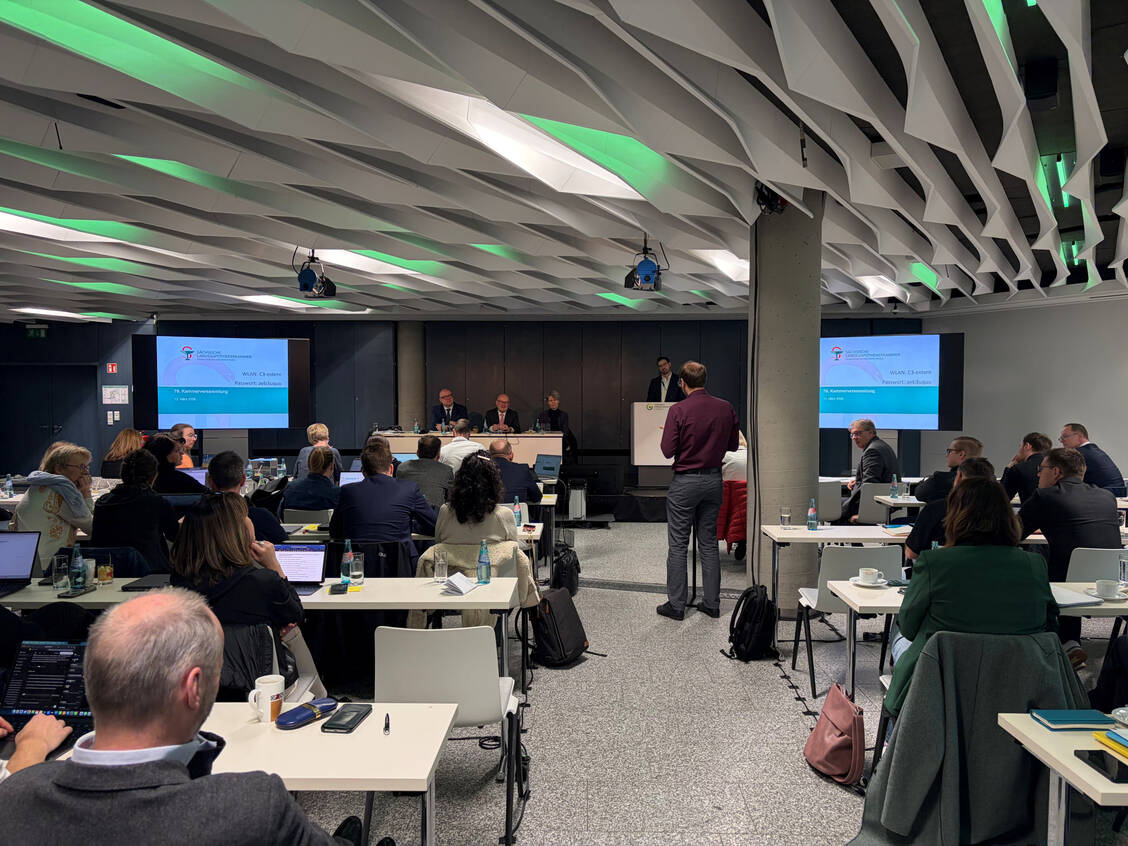 Bei der Kammerversammlung der Sächsischen Apotheker wurde am Freitag in Chemnitz vor allem auch das Thema PTA-Weiterqualifizierung diskutiert. / © PZ/Tebroke