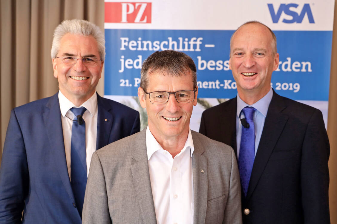Mit Zuversicht der Zukunft entgegen blickend (von links) : Hans Peter Hubmann, Roman Schaal und Friedemann Schmidt glauben an die Chancen, die das E-Rezept mit sich bringt. / Foto: PZ/Alois Müller