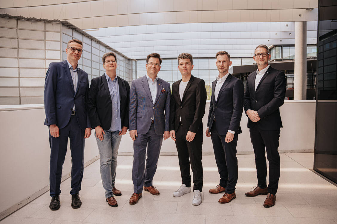 Dr. Nils Pollak, Edith Bennack, Dr. Jochen Schnurrer, Kim Green, Christopher Jürgens und Dr. Thomas Vorwerk vom ADKA (von links). / Foto: Michael Philipp Bader